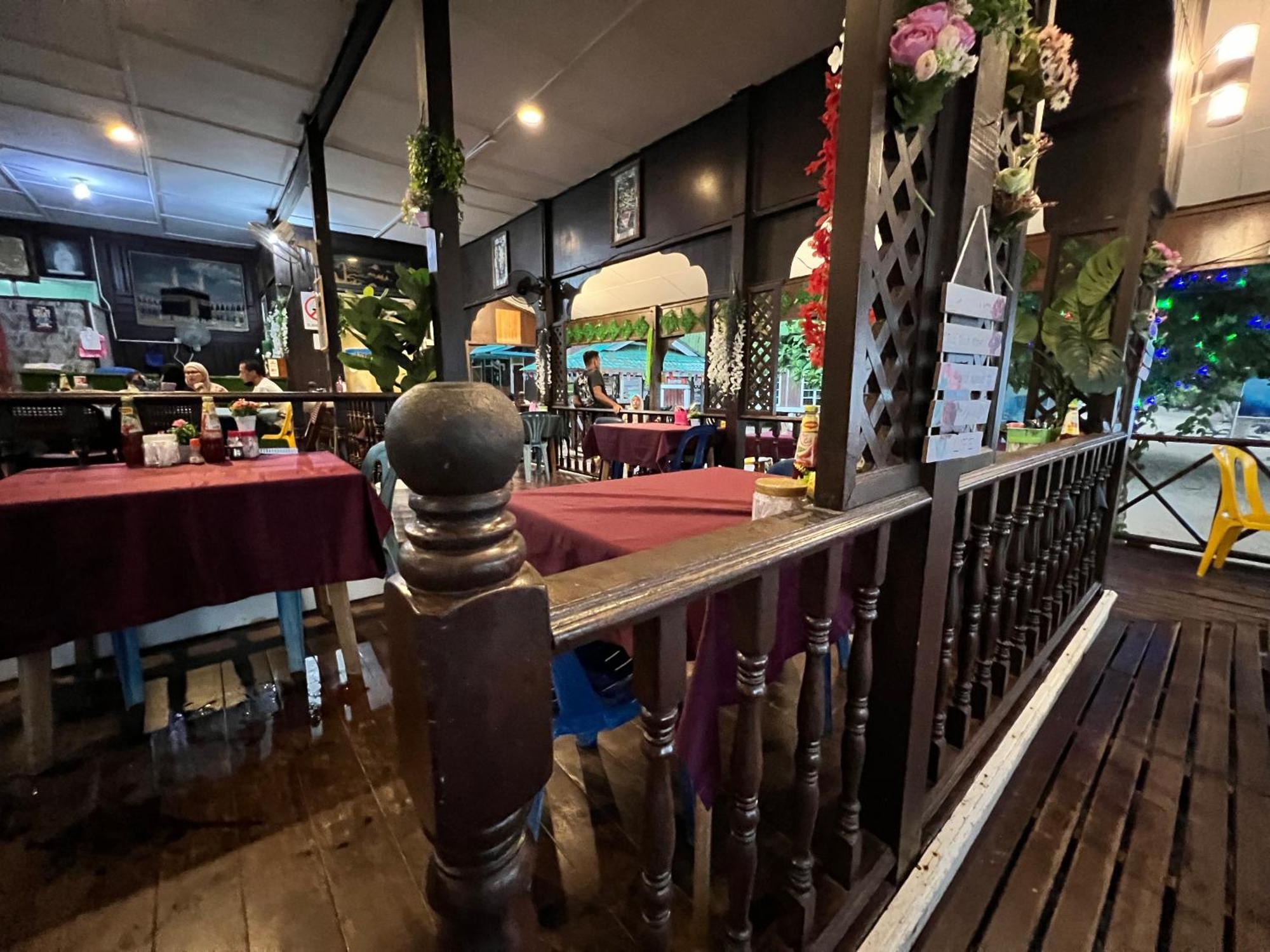 Mama'S Chalet Pulau Perhentian Besar Kampong Pasir Hantu Exterior photo