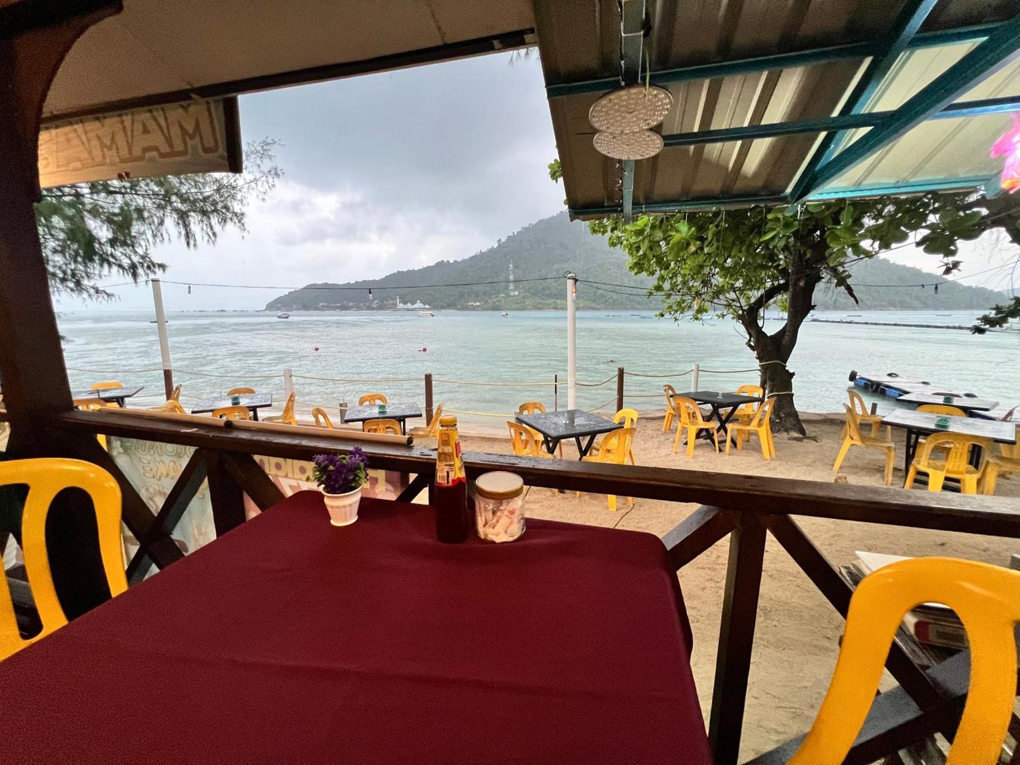 Mama'S Chalet Pulau Perhentian Besar Kampong Pasir Hantu Exterior photo