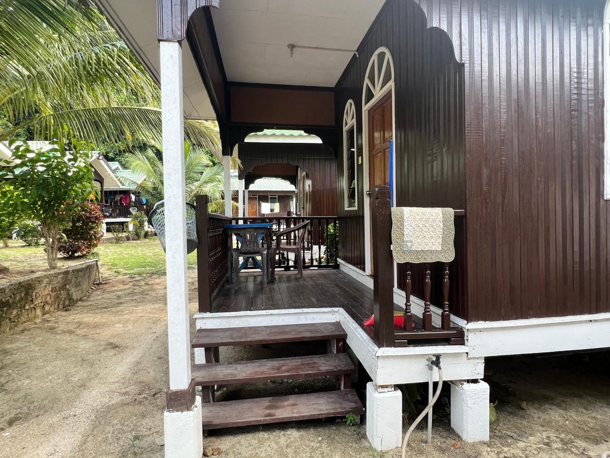 Mama'S Chalet Pulau Perhentian Besar Kampong Pasir Hantu Exterior photo