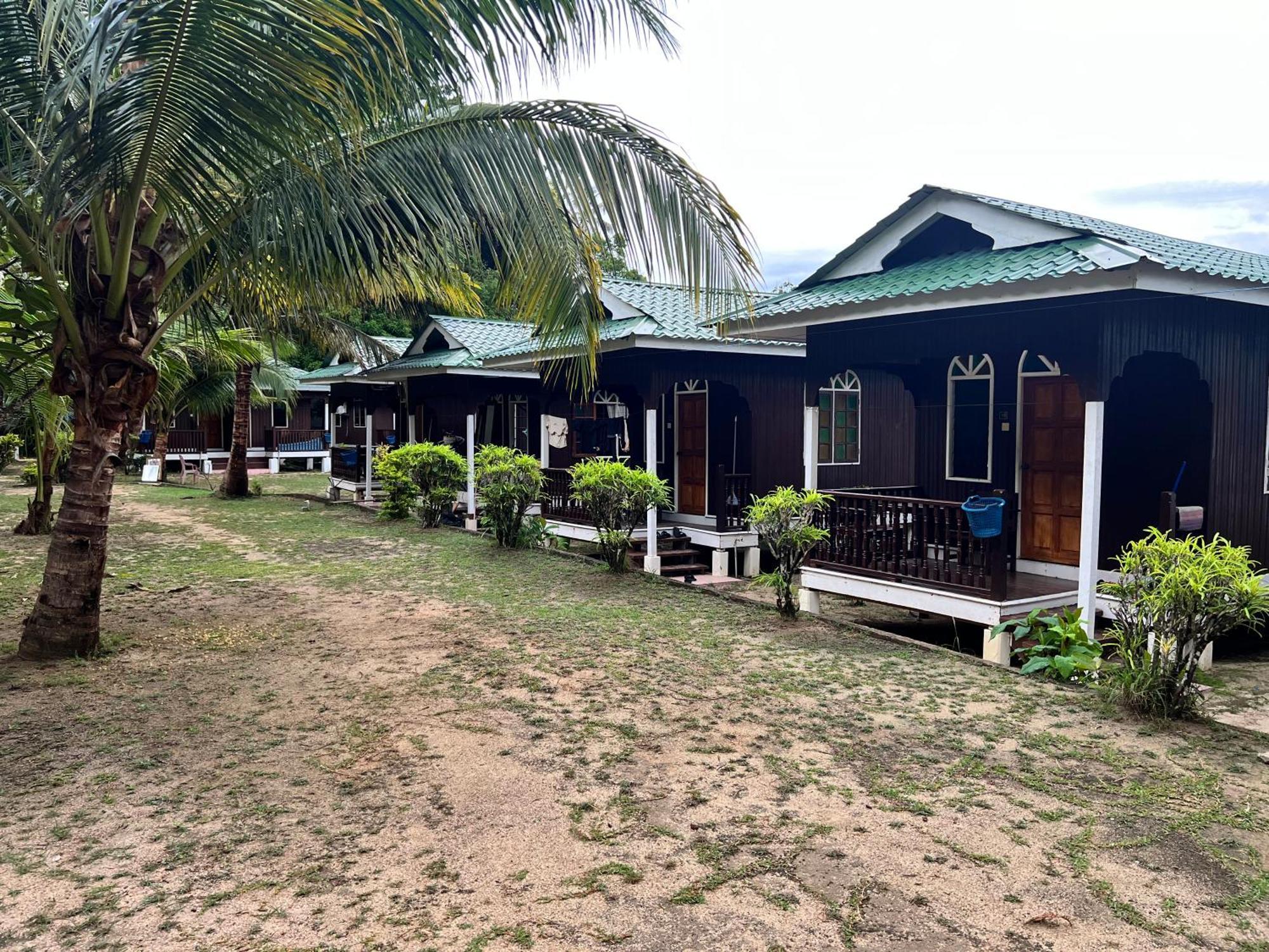 Mama'S Chalet Pulau Perhentian Besar Kampong Pasir Hantu Exterior photo