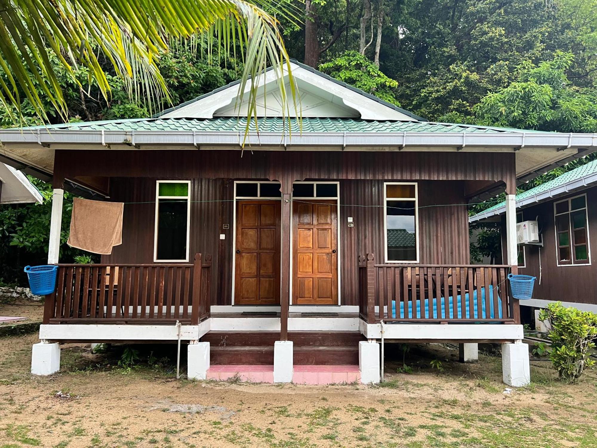 Mama'S Chalet Pulau Perhentian Besar Kampong Pasir Hantu Exterior photo