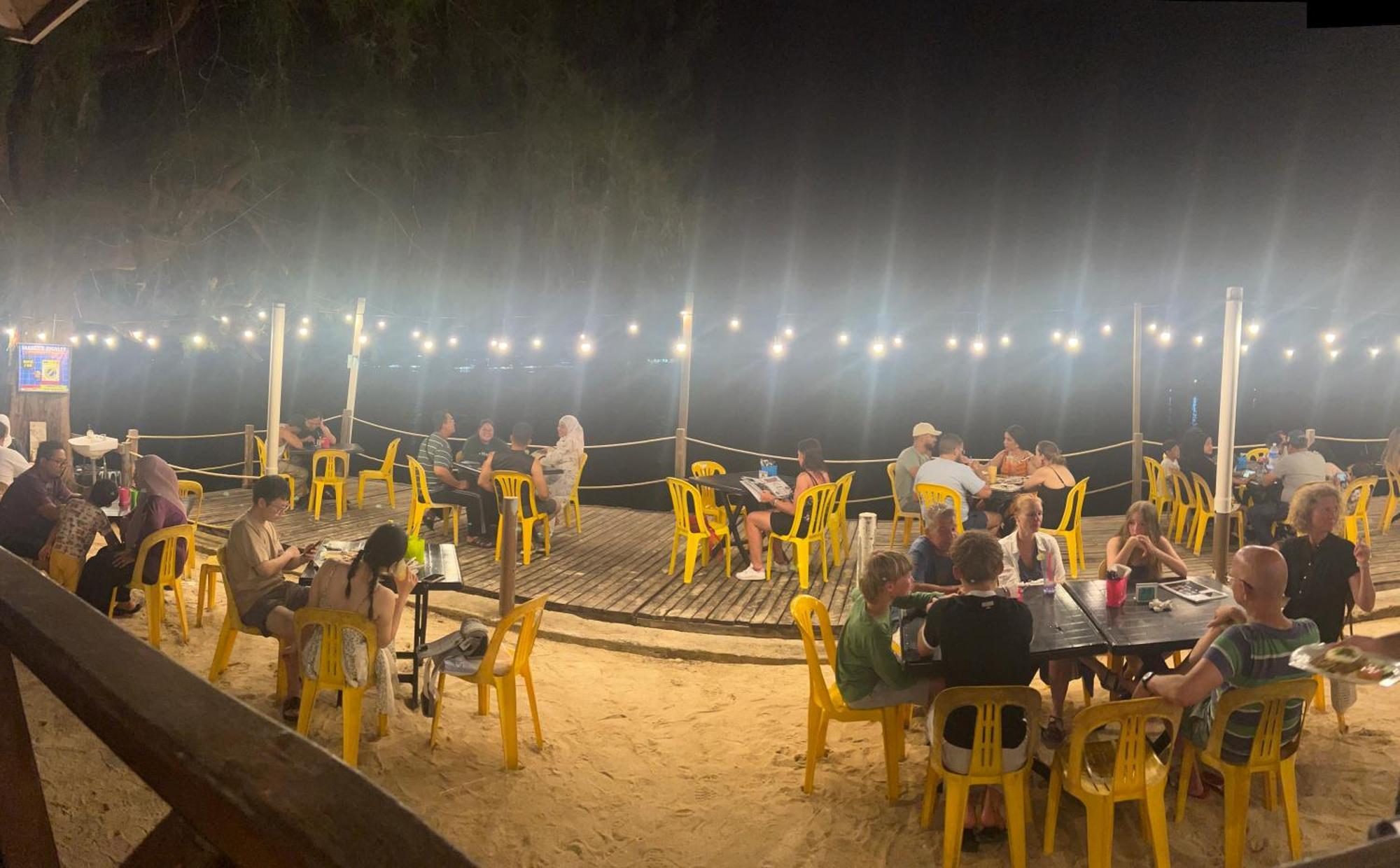 Mama'S Chalet Pulau Perhentian Besar Kampong Pasir Hantu Exterior photo