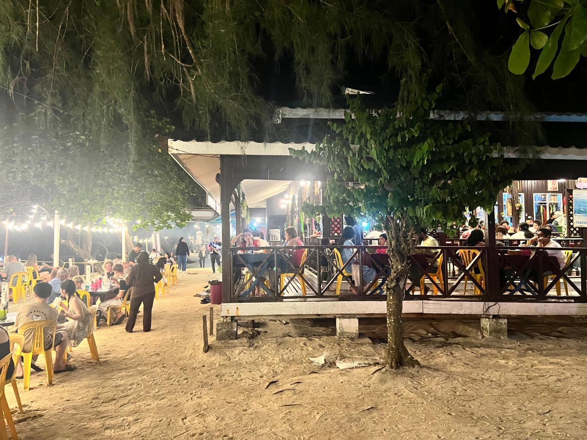 Mama'S Chalet Pulau Perhentian Besar Kampong Pasir Hantu Exterior photo