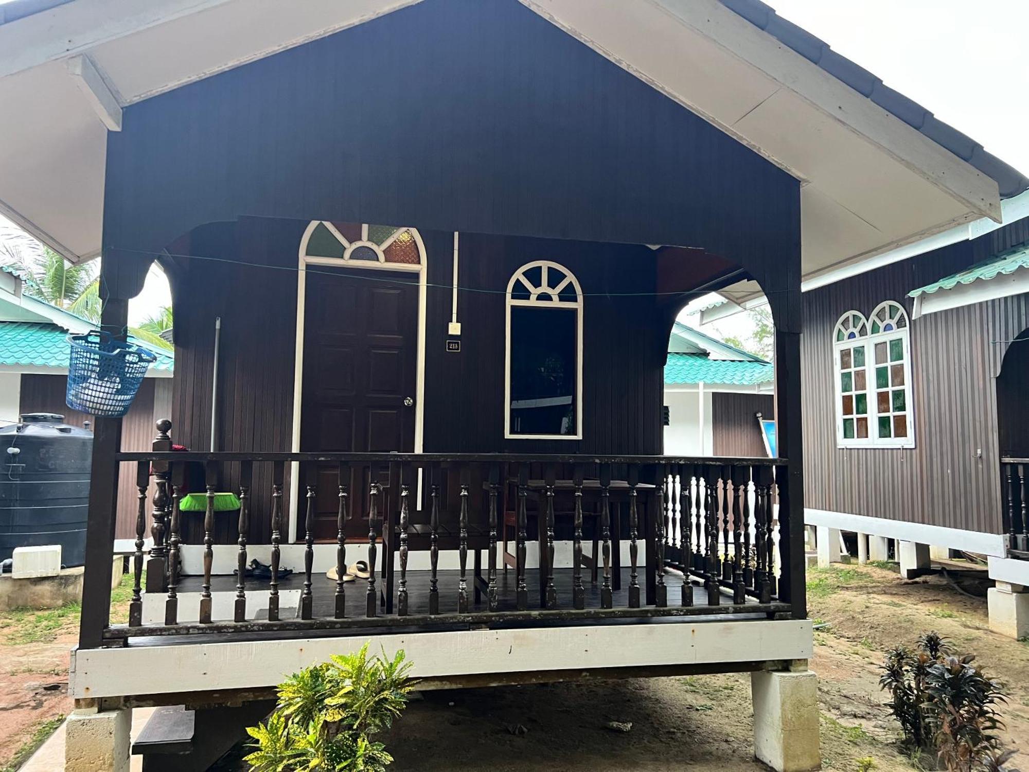 Mama'S Chalet Pulau Perhentian Besar Kampong Pasir Hantu Exterior photo